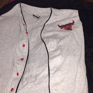 Bulls cardigan can be worn as a shirt